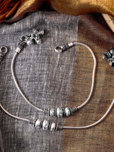 TEEJH Set Of 2 Oxidised Silver-Toned Beaded Anklets TEEJH Set Of 2 Oxidised Silver-Toned Beaded Anklets