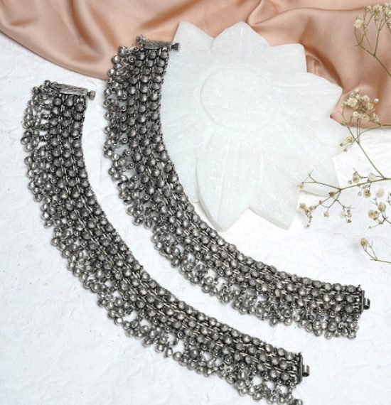 TEEJH Women Oxidized Silver-Toned Ghungroos Beaded Anklet